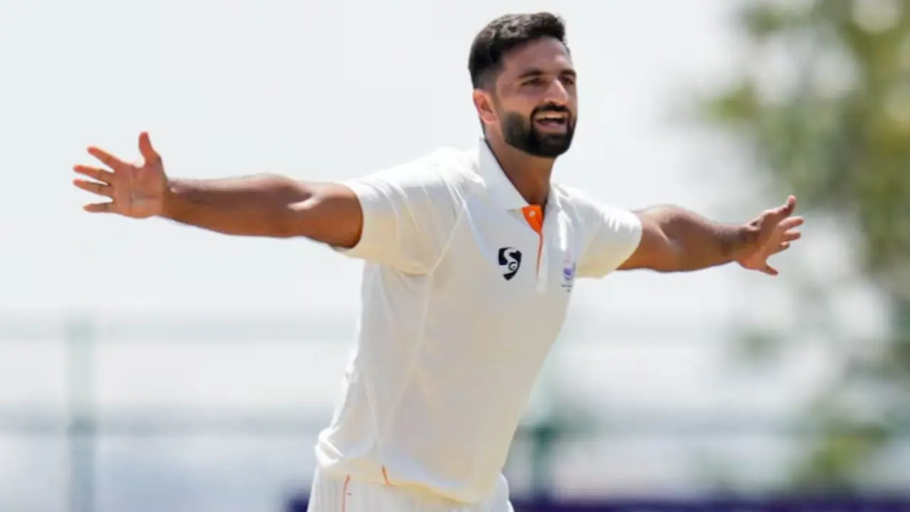 Seamers Auqib, Prince among 6 picked as net bowlers ahead of Afghanistan Test Auqib Nabi (Pic: PTI)